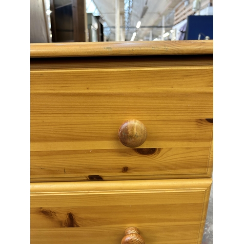 101 - A pine effect chest of drawers - approx. 69cm high x 81cm wide x 44cm deep