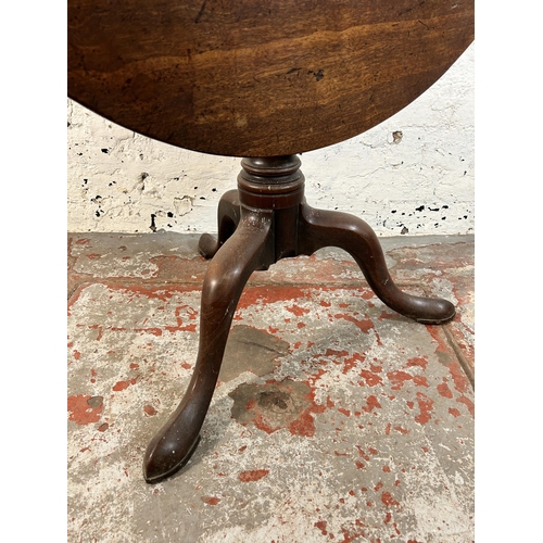 106 - A George III mahogany circular tilt top tripod occasional table - approx. 115cm high when tilted x 8... 