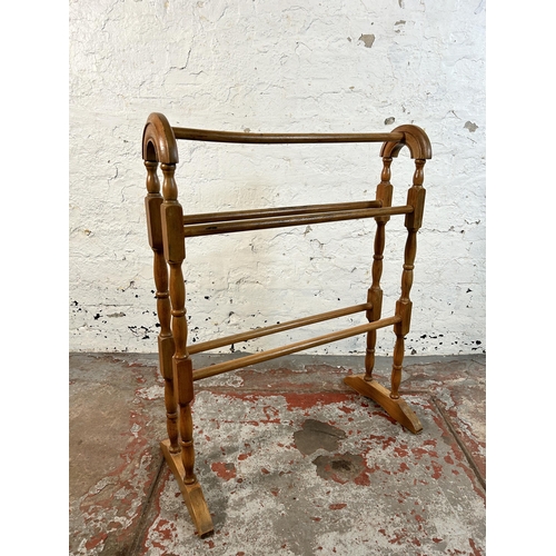 109A - A Victorian style beech towel rail