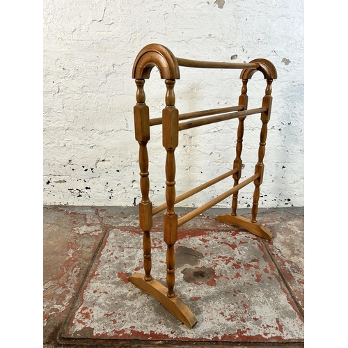 109A - A Victorian style beech towel rail