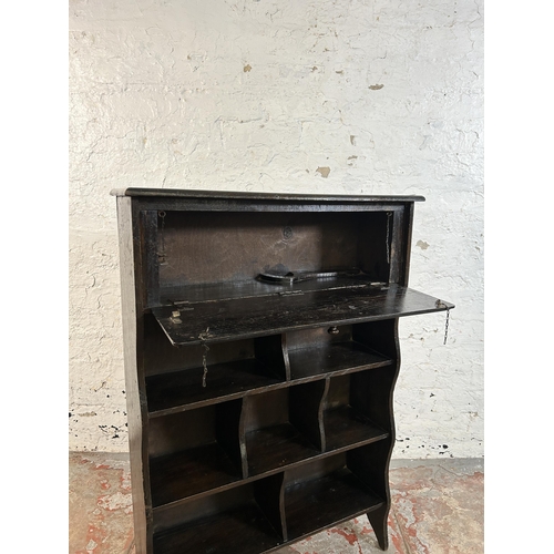 110 - An early 20th century oak bureau