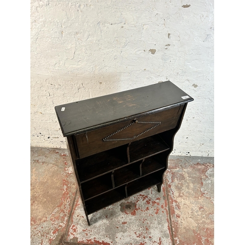 110 - An early 20th century oak bureau