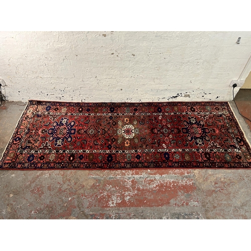 67 - A Taj Abad wool/cotton rug made in Iran - approx. 296cm x 110cm