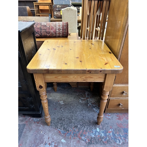 89 - A Victorian style pine kitchen table - approx. 76cm high x 70cm wide x 70cm long