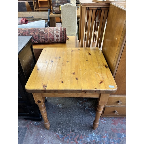 89 - A Victorian style pine kitchen table - approx. 76cm high x 70cm wide x 70cm long