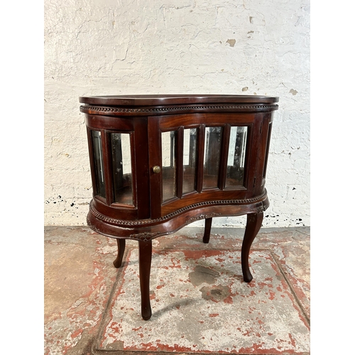 93 - A Regency style mahogany kidney shaped drinks cabinet with removable tray - approx. 78cm high x 76cm... 