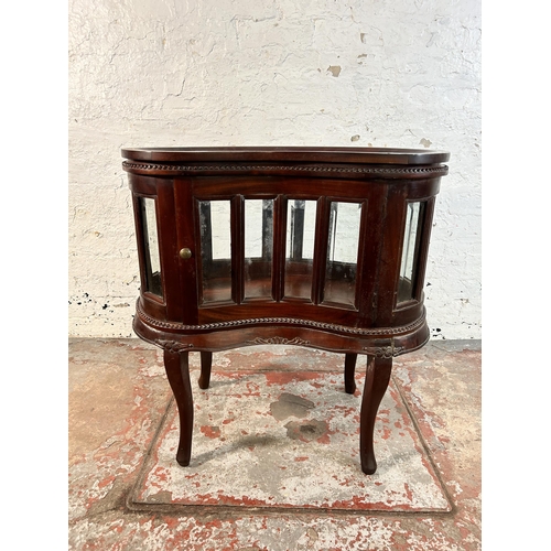 93 - A Regency style mahogany kidney shaped drinks cabinet with removable tray - approx. 78cm high x 76cm... 