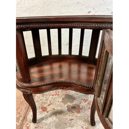 93 - A Regency style mahogany kidney shaped drinks cabinet with removable tray - approx. 78cm high x 76cm... 