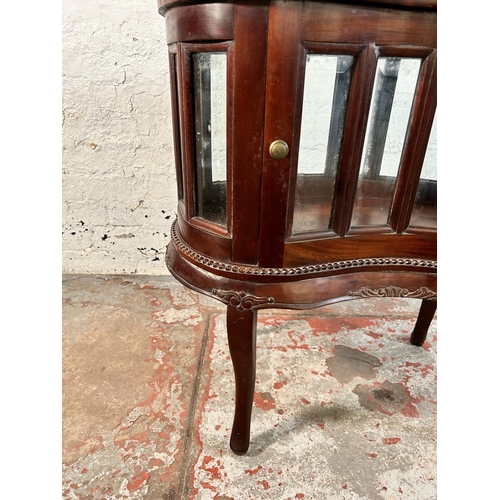 93 - A Regency style mahogany kidney shaped drinks cabinet with removable tray - approx. 78cm high x 76cm... 