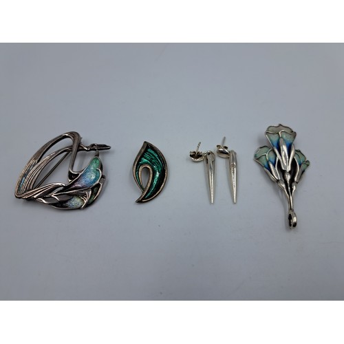 2082 - A collection of Celtic inspired silver jewellery to include Malcolm Gray pendant and earrings etc. -... 