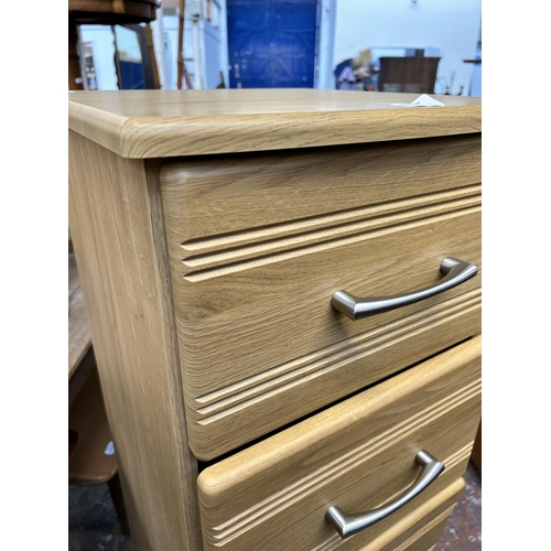 196 - A modern oak effect chest of drawers