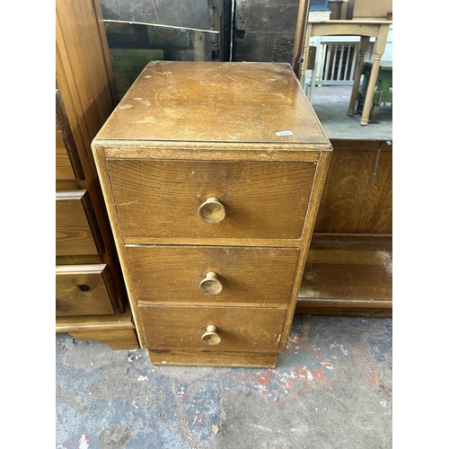 209 - A mid 20th century Vesper Furniture oak dressing table