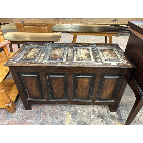 228 - An 18th century style oak panelled blanket box - approx. 53cm high x 91cm wide x 42cm deep