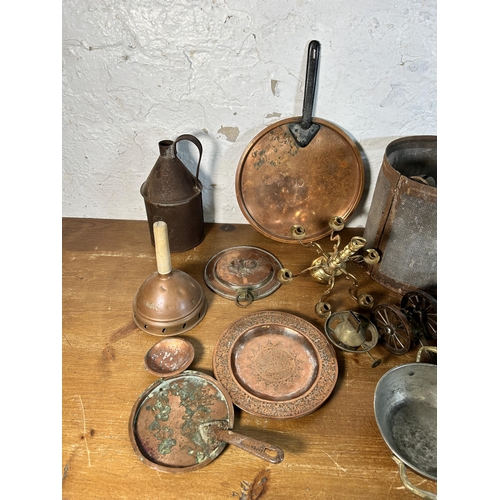 623 - A collection of antique and later metalware to include P.J. Bryant of Bristol paraffin lamp, brass s... 