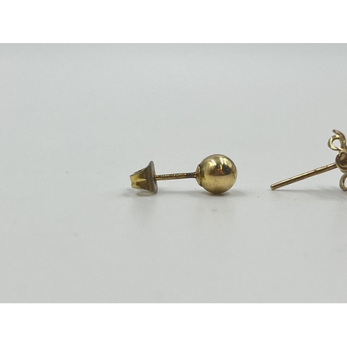 2005 - A collection of 9ct gold earrings - approx. gross weight 1.5g