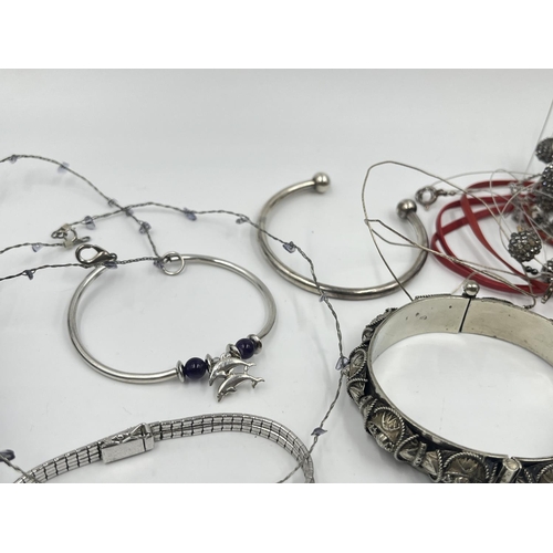 2013 - A collection of .925 silver and white metal jewellery