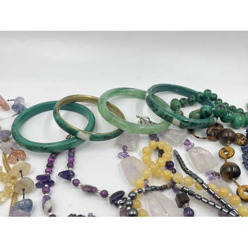 2021 - A collection of gemstone jewellery to include amethyst, malachite, lapis lazuli, rose quartz etc.