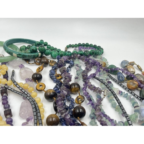 2021 - A collection of gemstone jewellery to include amethyst, malachite, lapis lazuli, rose quartz etc.