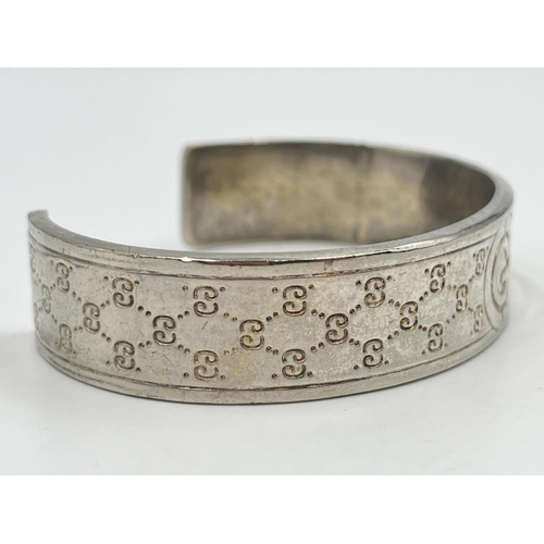 2028 - A Gucci .925 silver bangle - approx. gross weight 46g