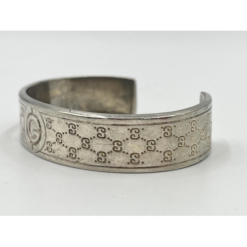 2028 - A Gucci .925 silver bangle - approx. gross weight 46g