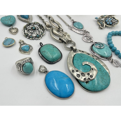 2033 - A collection of turquoise jewellery