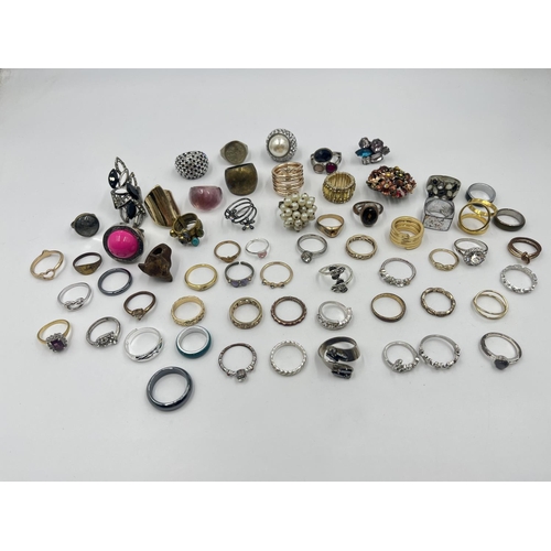 2035 - A collection of dress rings