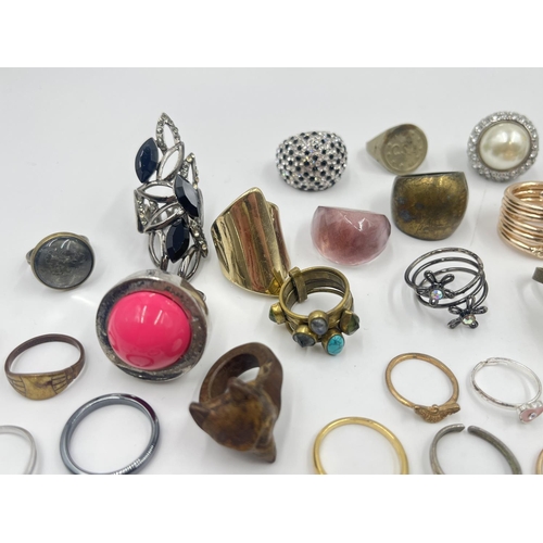 2035 - A collection of dress rings