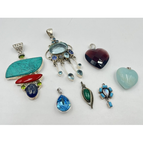 2044 - A collection of .925 silver pendants to include peridot, turquoise, coral and lapis lazuli etc.