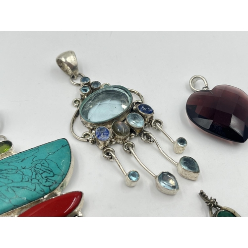 2044 - A collection of .925 silver pendants to include peridot, turquoise, coral and lapis lazuli etc.