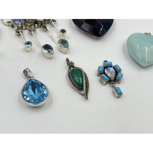 2044 - A collection of .925 silver pendants to include peridot, turquoise, coral and lapis lazuli etc.