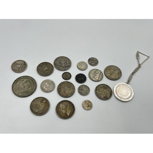 2214A - A collection of world coins to include five 50% silver Iraq 50 fils, 90% silver 'Washington' quarter... 