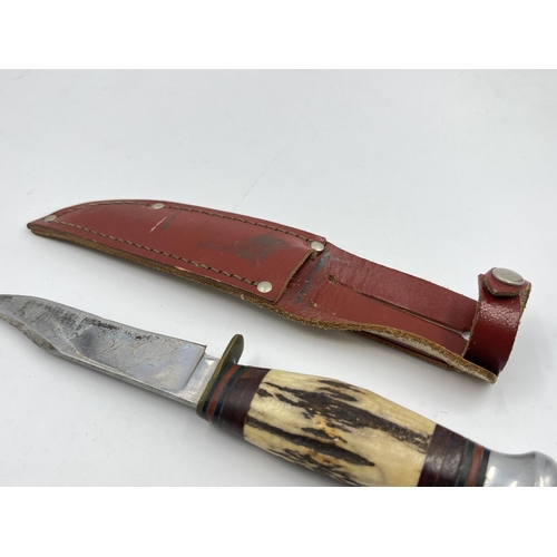 2216 - A vintage William Rodgers hunting knife with leather sheath - approx. 20.5cm long