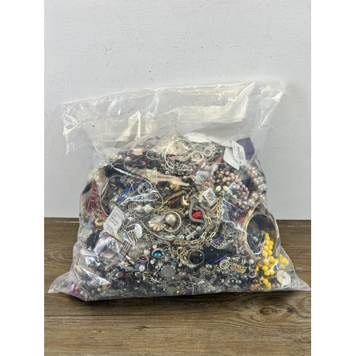 648 - Approx. 10kg of assorted costume jewellery