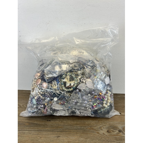 649 - Approx. 10kg of assorted costume jewellery