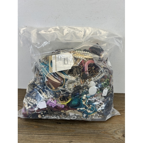 650 - Approx. 10kg of assorted costume jewellery