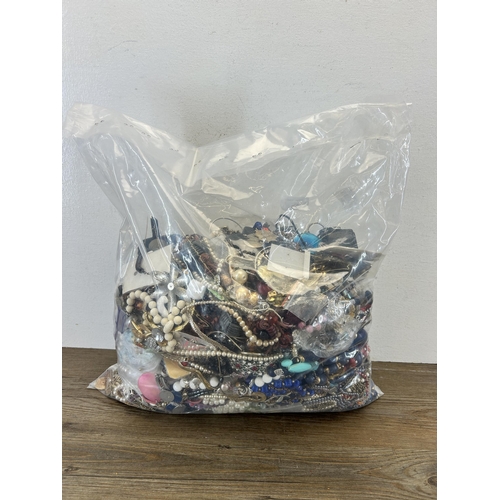 654 - Approx. 10kg of assorted costume jewellery