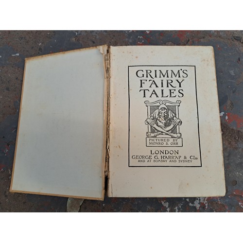 1260 - A collection of vintage annuals and books to include Grimm's Fairy Tales, Rupert the Bear, Roy of th... 