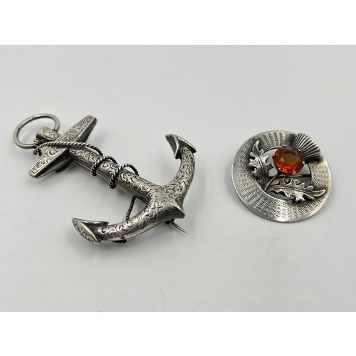 2051 - Two silver brooches, one Ward Bros. Scottish thistle and one anchor - approx. gross weight 18g