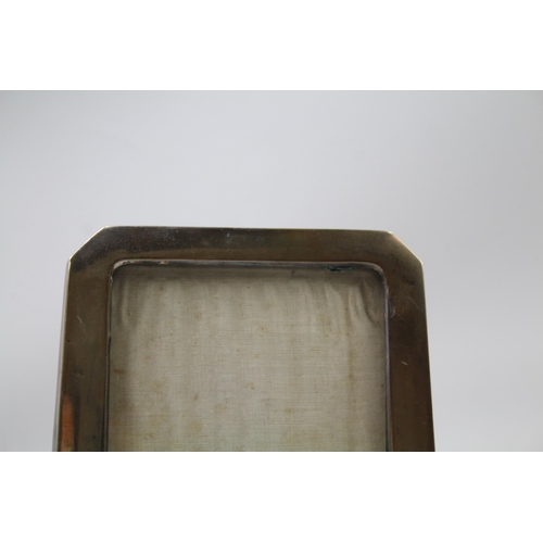 2233 - An Elkington & Co Ltd hallmarked Birmingham silver photo frame - approx. 23.5cm high x 15.5cm wide