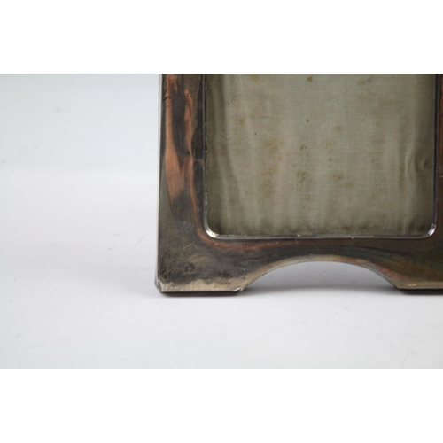 2233 - An Elkington & Co Ltd hallmarked Birmingham silver photo frame - approx. 23.5cm high x 15.5cm wide