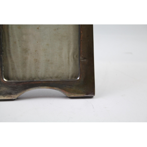 2233 - An Elkington & Co Ltd hallmarked Birmingham silver photo frame - approx. 23.5cm high x 15.5cm wide