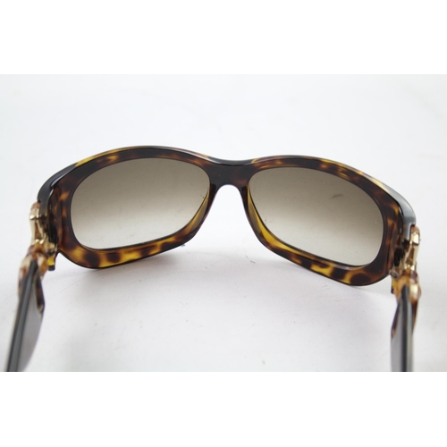 617 - A cased pair of Gucci sunglasses