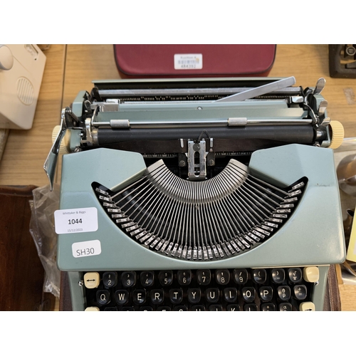 985 - A cased Imperial Typewriter Co. Ltd. model 6 Desk Companion portable typewriter with instruction man... 