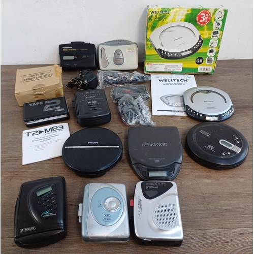 866 - A collection of personal cassette and CD players to include Panasonic RQ-V185, Kenwood DPC-351 etc.