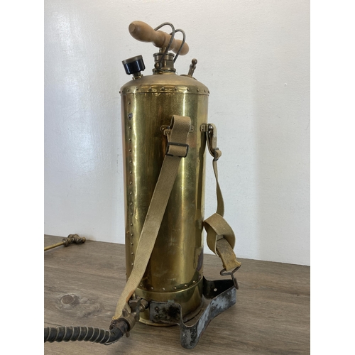 530 - An early/mid 20th century Four Oaks Spraying Machine Co. Ltd. of Sutton Coldfield garden sprayer - a... 