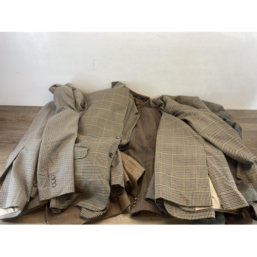 630 - A quantity of men's tweed sporting jackets to include Brook Taverner, Debenhams Wellington, Daks of ... 