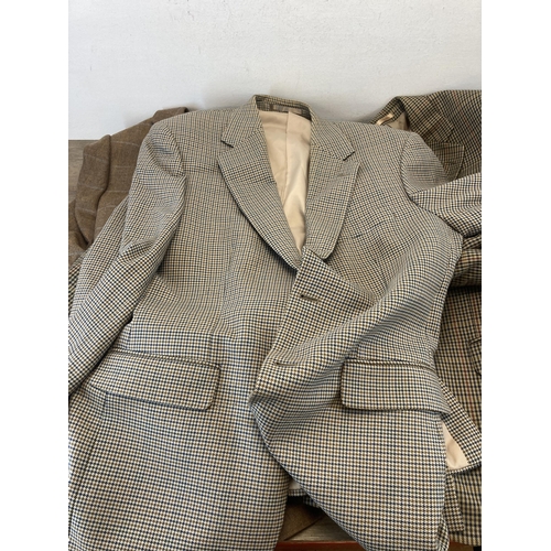 630 - A quantity of men's tweed sporting jackets to include Brook Taverner, Debenhams Wellington, Daks of ... 