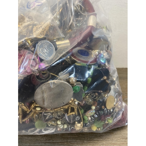 631 - Approx. 10kg of assorted costume jewellery