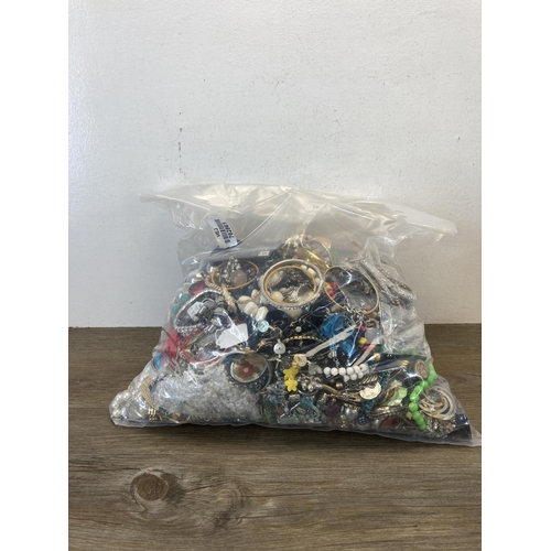 634 - Approx. 10kg of assorted costume jewellery