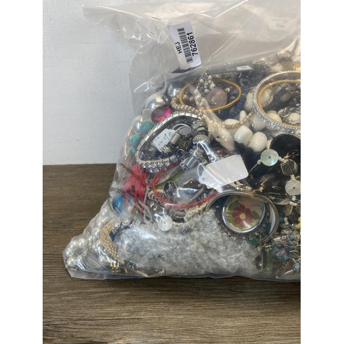 634 - Approx. 10kg of assorted costume jewellery